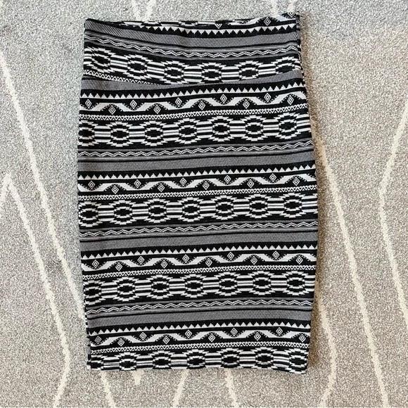 Lularoe Black and White Tribal Print Boho Cassie Pencil Skirt - Picture 1 of 4
